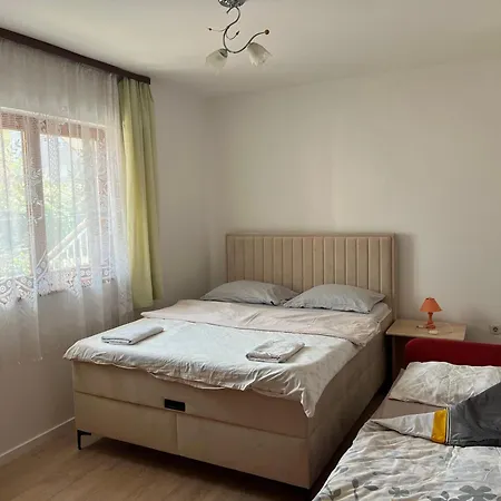 Cheap House Near The Center Of The Apartment *