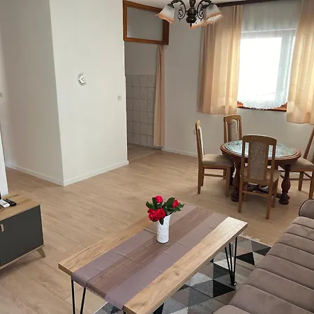 Cheap House Near The Center Of The Apartment *